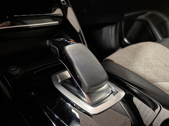 Peugeot e-2008 11 of 18