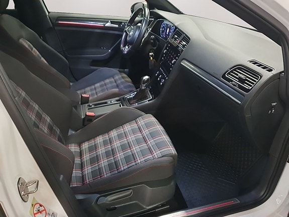 Volkswagen Golf I 13 of 19