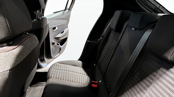 Peugeot 208 5 of 9