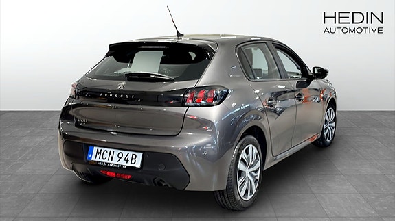 Peugeot 208 2 of 9