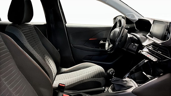 Peugeot 208 3 of 9