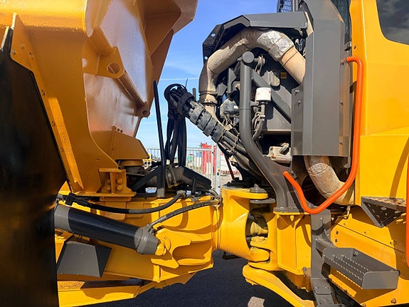 Volvo A 25 G 6 of 12
