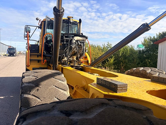 Volvo A 25 G 8 of 12
