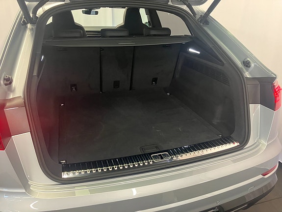 Audi Q8 16 of 16