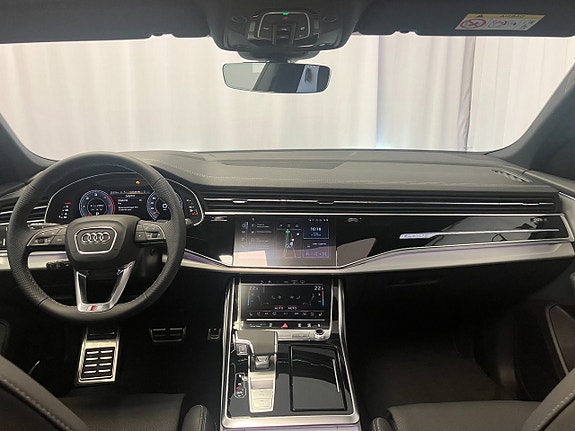 Audi Q8 13 of 16