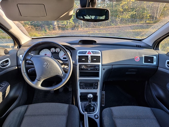 Peugeot 307 2 of 4