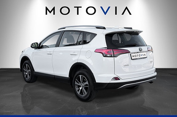 Toyota RAV4 6 of 19