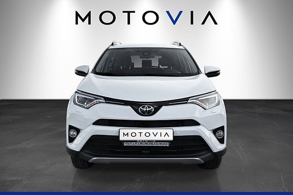 Toyota RAV4 9 of 19