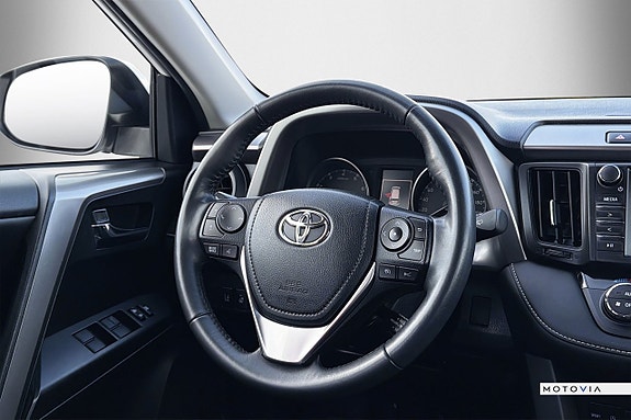 Toyota RAV4 14 of 19