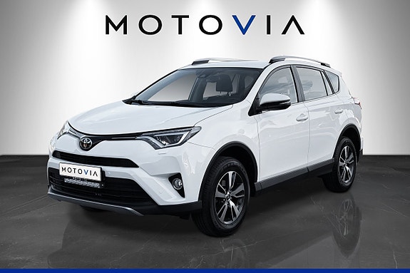 Toyota RAV4 8 of 19