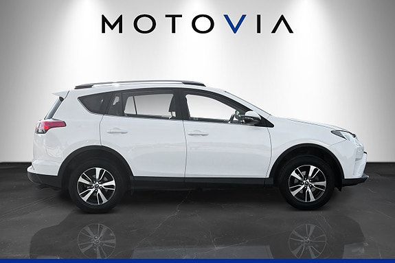 Toyota RAV4 2 of 19