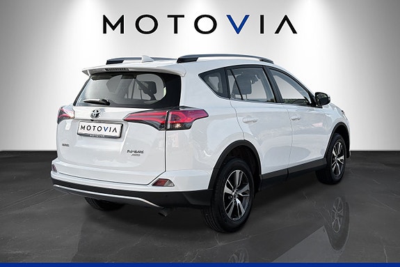 Toyota RAV4 4 of 19