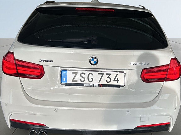 BMW 320i 12 of 19