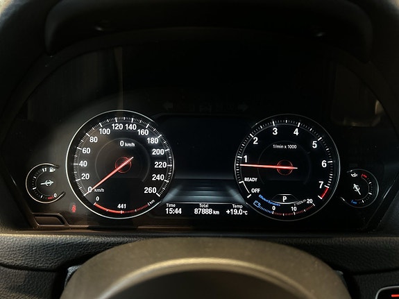 BMW 320i 17 of 19