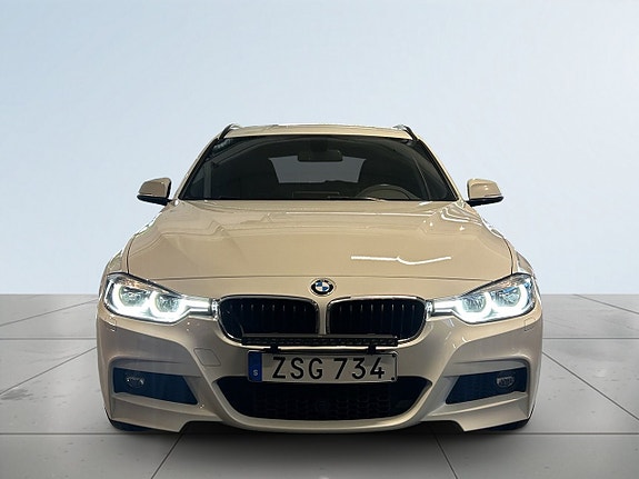 BMW 320i 2 of 19