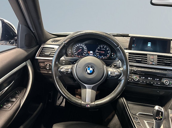 BMW 320i 9 of 19