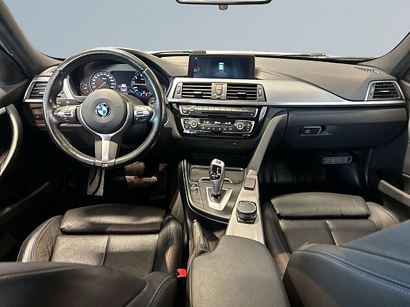 BMW 320i 8 of 19