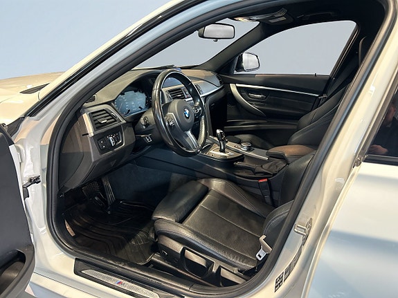 BMW 320i 7 of 19