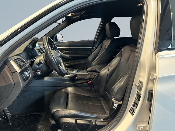 BMW 320i 13 of 19
