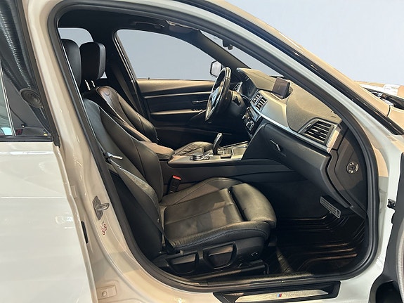 BMW 320i 10 of 19