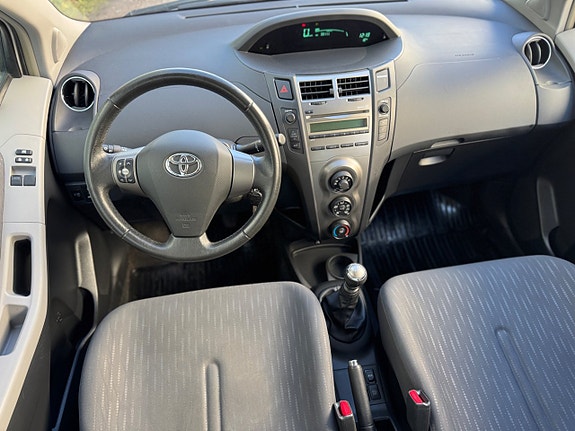 Toyota Yaris 21 of 22
