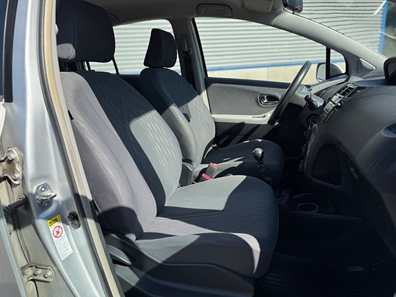 Toyota Yaris 9 of 22
