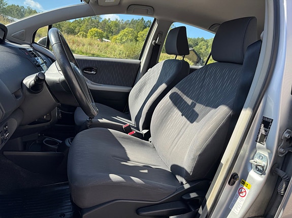 Toyota Yaris 13 of 22