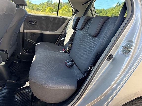 Toyota Yaris 12 of 22