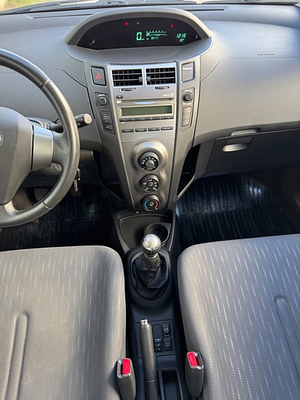 Toyota Yaris 20 of 22