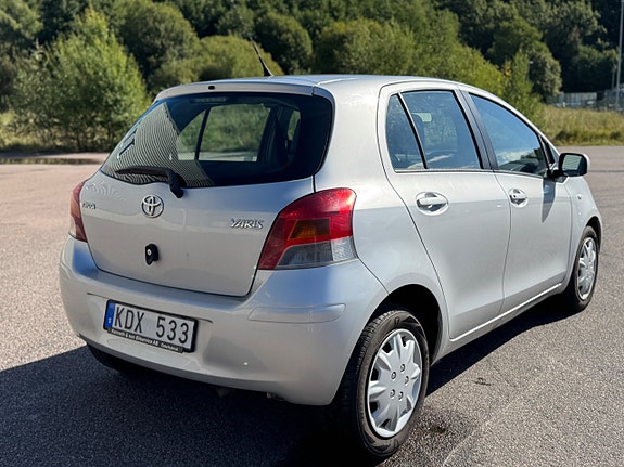 Toyota Yaris 7 of 22