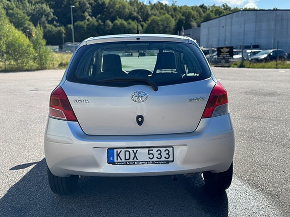 Toyota Yaris 6 of 22