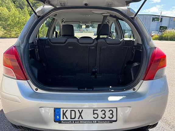 Toyota Yaris 11 of 22