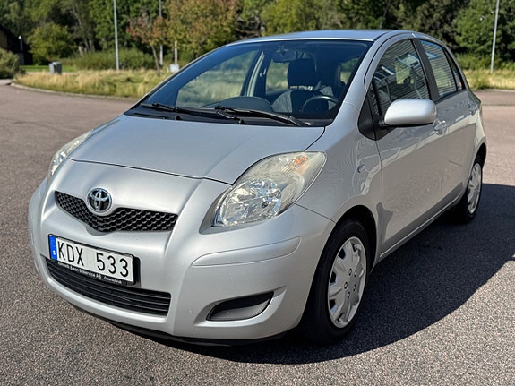 Toyota Yaris 3 of 22