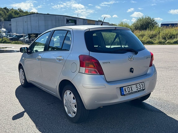 Toyota Yaris 5 of 22