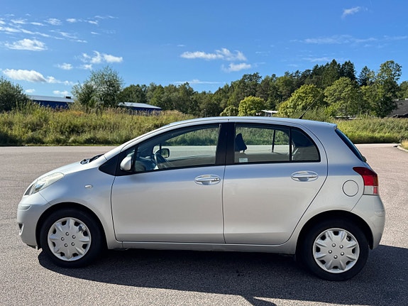 Toyota Yaris 4 of 22