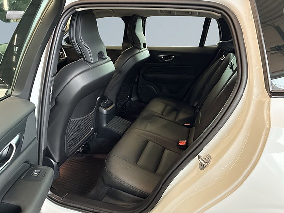 Volvo V60 13 of 27