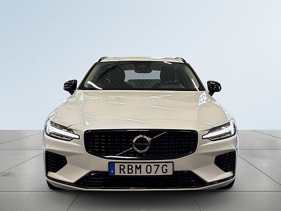 Volvo V60 2 of 27