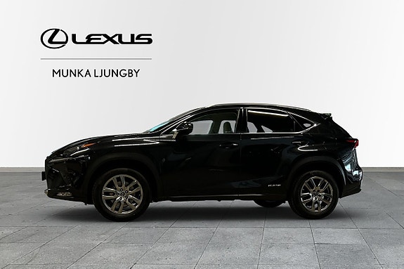 Lexus NX300h 2 of 13