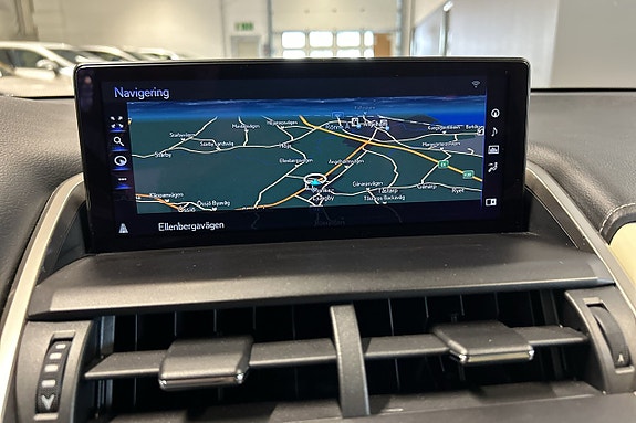 Lexus NX300h 10 of 13