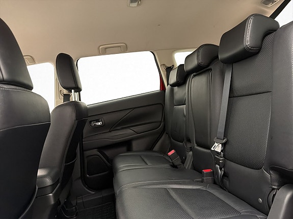Mitsubishi Outlander 18 of 30