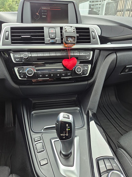 BMW 320d 3 of 11