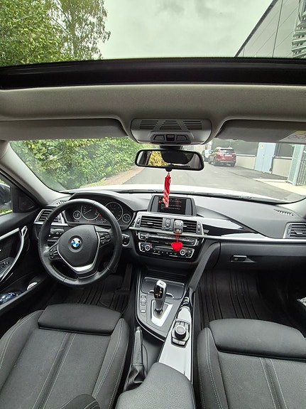 BMW 320d 8 of 11