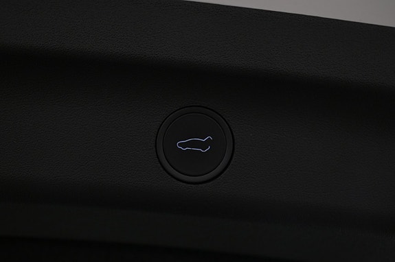 Tesla Model Y 23 of 27
