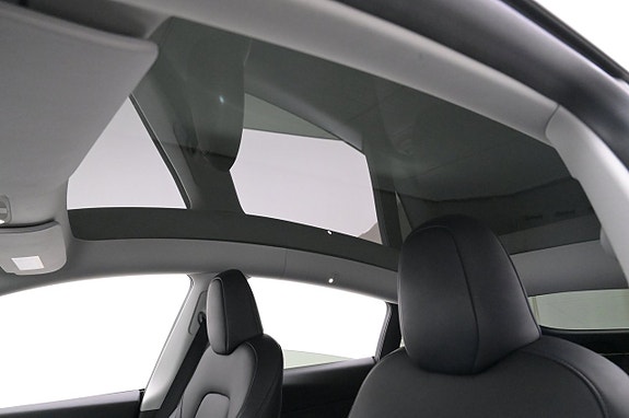 Tesla Model Y 20 of 27