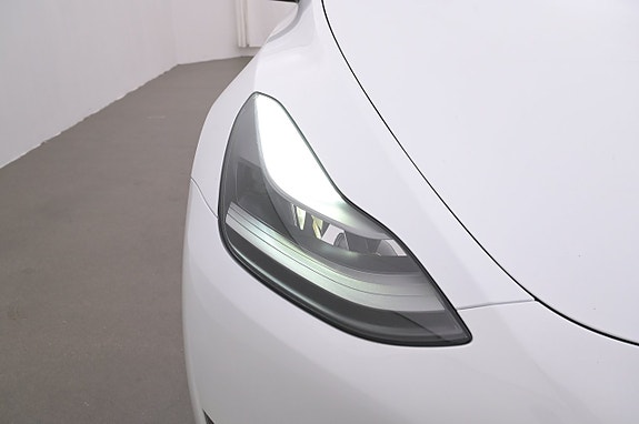 Tesla Model Y 26 of 27