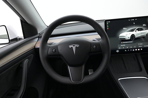 Tesla Model Y 7 of 27