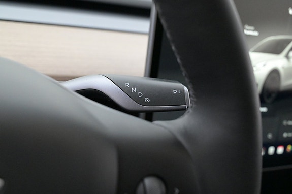 Tesla Model Y 8 of 27