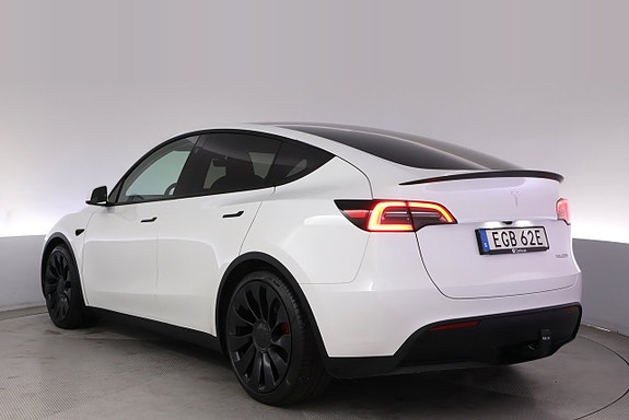 Tesla Model Y 4 of 27