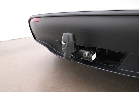 Tesla Model Y 25 of 27