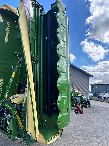 Krone Easy Cut B1050 CV Collect 2 of 5